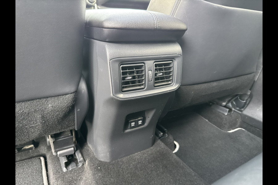 Toyota RAV4 2.5 Hybrid AWD Bi-Tone Trekhaak Leder Panorama JBL Verwarmde voorruit en stuur