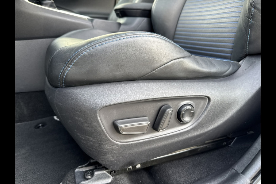 Toyota RAV4 2.5 Hybrid AWD Bi-Tone Trekhaak Leder Panorama JBL Verwarmde voorruit en stuur