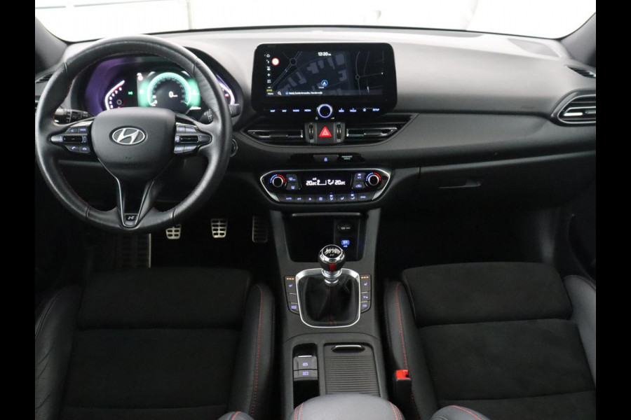 Hyundai i30 1.5 T-GDi MHEV N Line | Leder/Alcantara | Adaptive cruise | Camera | Park assist | Carplay | Climate control | Dodehoek detectie | Navigatie | Memory |