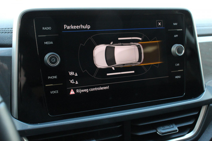 Volkswagen T-Roc 1.5 TSI DSG Style Navigatie Apple Carplay / Android Auto Climate Control Led Digitale Cockpit Adaptive Cruise Control Trekhaak