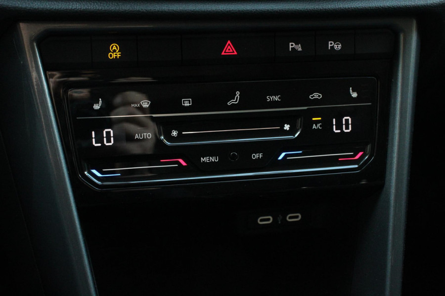 Volkswagen T-Roc 1.5 TSI DSG Style Navigatie Apple Carplay / Android Auto Climate Control Led Digitale Cockpit Adaptive Cruise Control Trekhaak