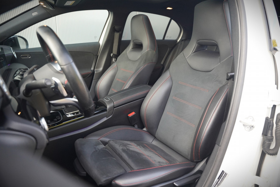 Mercedes-Benz A-Klasse 200 Business Solution AMG Upgrade | Panoramadak | Stoelverwarming | Cruise Control | Navigatie | Camera | LED High Performance | Keyless | Ambiance Verlichting | Parkeersensoren |