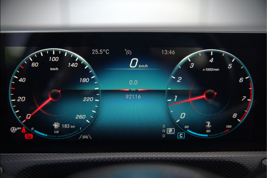 Mercedes-Benz A-Klasse 200 Business Solution AMG Upgrade | Panoramadak | Stoelverwarming | Cruise Control | Navigatie | Camera | LED High Performance | Keyless | Ambiance Verlichting | Parkeersensoren |