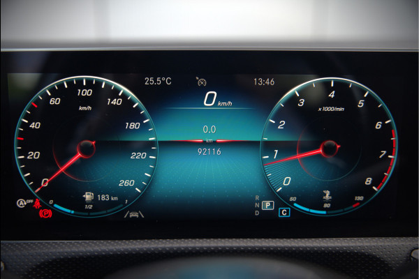 Mercedes-Benz A-Klasse 200 Business Solution AMG Upgrade | Panoramadak | Stoelverwarming | Cruise Control | Navigatie | Camera | LED High Performance | Keyless | Ambiance Verlichting | Parkeersensoren |