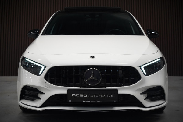 Mercedes-Benz A-Klasse 200 Business Solution AMG Upgrade | Panoramadak | Stoelverwarming | Cruise Control | Navigatie | Camera | LED High Performance | Keyless | Ambiance Verlichting | Parkeersensoren |