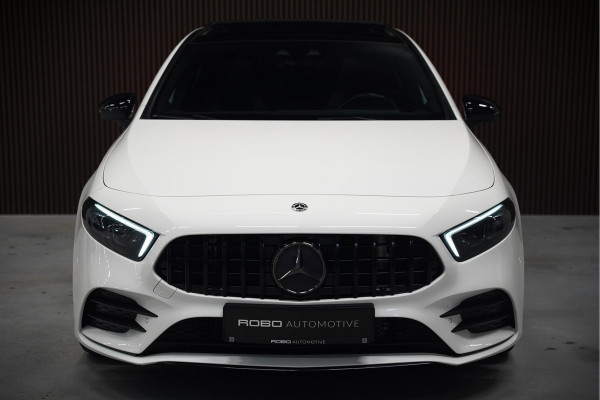 Mercedes-Benz A-Klasse 200 Business Solution AMG Upgrade | Panoramadak | Stoelverwarming | Cruise Control | Navigatie | Camera | LED High Performance | Keyless | Ambiance Verlichting | Parkeersensoren |