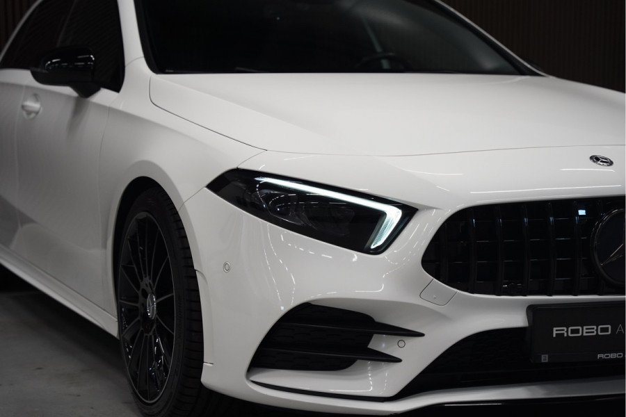 Mercedes-Benz A-Klasse 200 Business Solution AMG Upgrade | Panoramadak | Stoelverwarming | Cruise Control | Navigatie | Camera | LED High Performance | Keyless | Ambiance Verlichting | Parkeersensoren |
