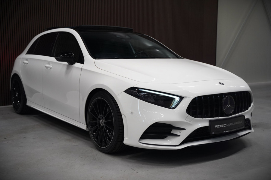 Mercedes-Benz A-Klasse 200 Business Solution AMG Upgrade | Panoramadak | Stoelverwarming | Cruise Control | Navigatie | Camera | LED High Performance | Keyless | Ambiance Verlichting | Parkeersensoren |