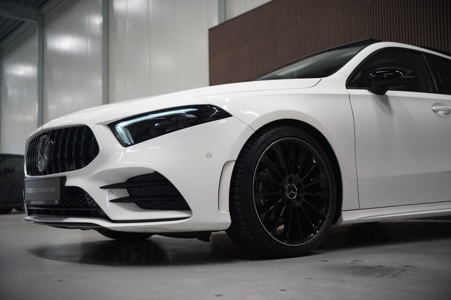 Mercedes-Benz A-Klasse 200 Business Solution AMG Upgrade | Panoramadak | Stoelverwarming | Cruise Control | Navigatie | Camera | LED High Performance | Keyless | Ambiance Verlichting | Parkeersensoren |