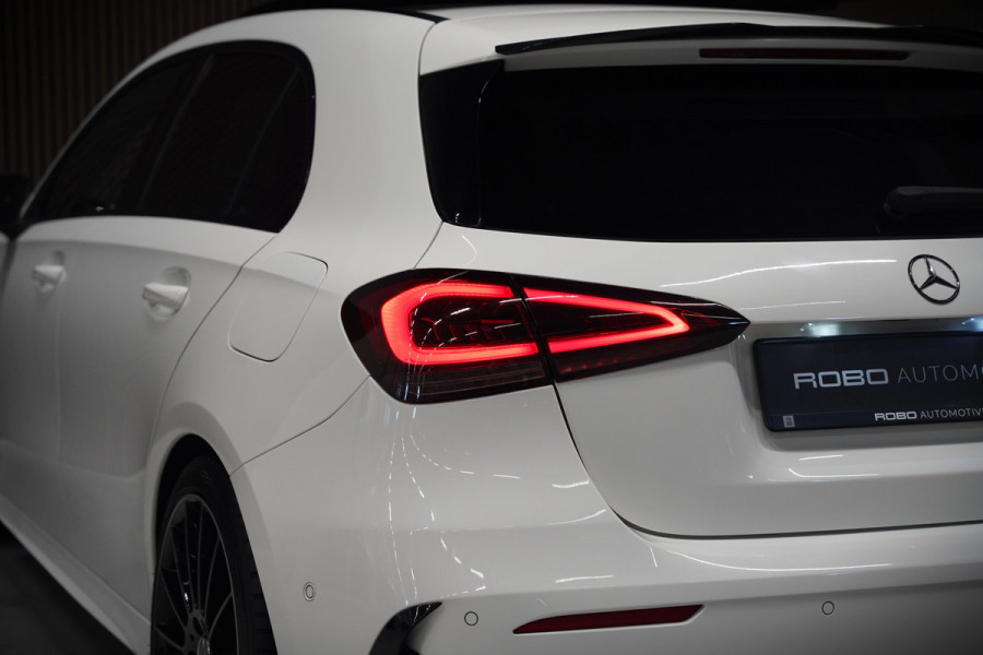 Mercedes-Benz A-Klasse 200 Business Solution AMG Upgrade | Panoramadak | Stoelverwarming | Cruise Control | Navigatie | Camera | LED High Performance | Keyless | Ambiance Verlichting | Parkeersensoren |