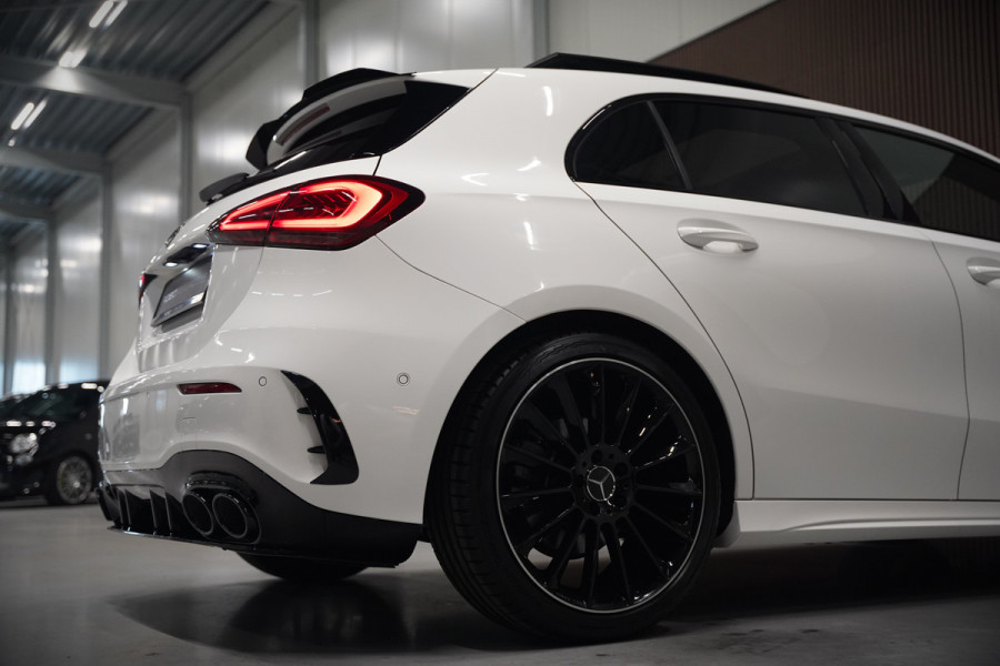 Mercedes-Benz A-Klasse 200 Business Solution AMG Upgrade | Panoramadak | Stoelverwarming | Cruise Control | Navigatie | Camera | LED High Performance | Keyless | Ambiance Verlichting | Parkeersensoren |
