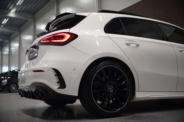 Mercedes-Benz A-Klasse 200 Business Solution AMG Upgrade | Panoramadak | Stoelverwarming | Cruise Control | Navigatie | Camera | LED High Performance | Keyless | Ambiance Verlichting | Parkeersensoren |