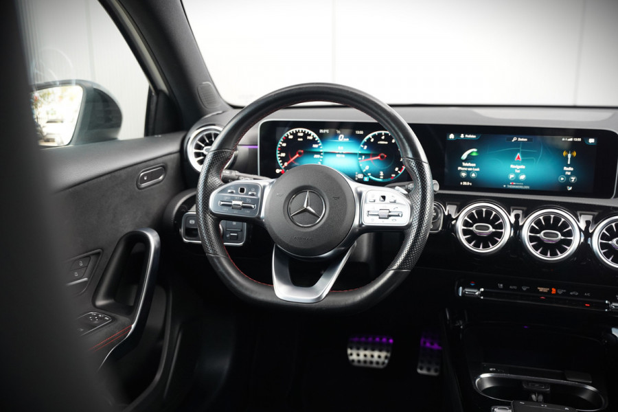 Mercedes-Benz A-Klasse 200 Business Solution AMG Upgrade | Panoramadak | Stoelverwarming | Cruise Control | Navigatie | Camera | LED High Performance | Keyless | Ambiance Verlichting | Parkeersensoren |