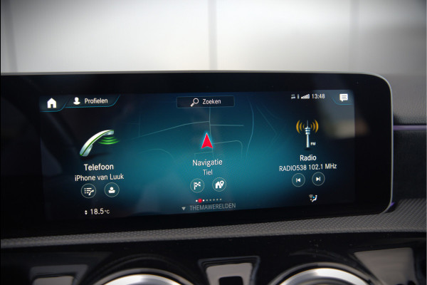 Mercedes-Benz A-Klasse 200 Business Solution AMG Upgrade | Panoramadak | Stoelverwarming | Cruise Control | Navigatie | Camera | LED High Performance | Keyless | Ambiance Verlichting | Parkeersensoren |