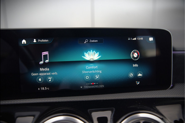 Mercedes-Benz A-Klasse 200 Business Solution AMG Upgrade | Panoramadak | Stoelverwarming | Cruise Control | Navigatie | Camera | LED High Performance | Keyless | Ambiance Verlichting | Parkeersensoren |