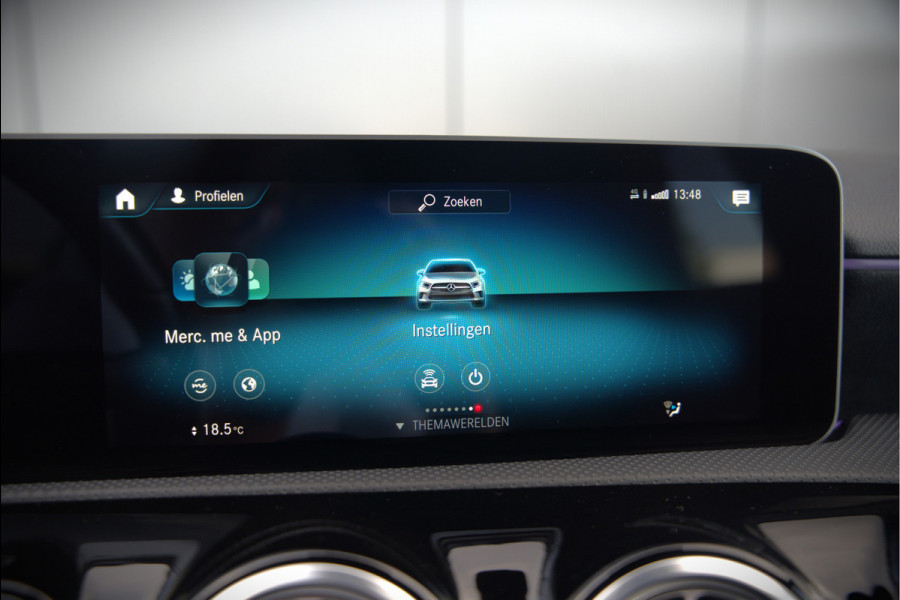 Mercedes-Benz A-Klasse 200 Business Solution AMG Upgrade | Panoramadak | Stoelverwarming | Cruise Control | Navigatie | Camera | LED High Performance | Keyless | Ambiance Verlichting | Parkeersensoren |