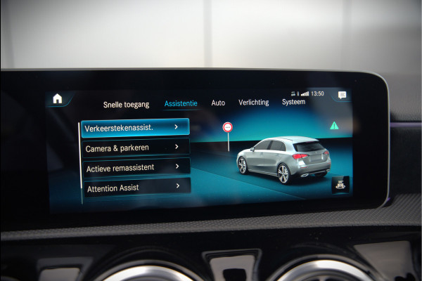 Mercedes-Benz A-Klasse 200 Business Solution AMG Upgrade | Panoramadak | Stoelverwarming | Cruise Control | Navigatie | Camera | LED High Performance | Keyless | Ambiance Verlichting | Parkeersensoren |
