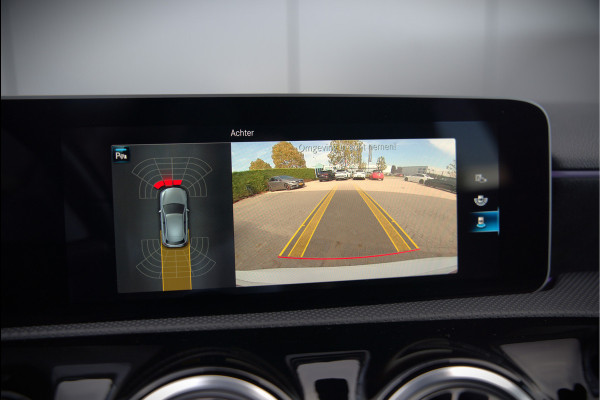 Mercedes-Benz A-Klasse 200 Business Solution AMG Upgrade | Panoramadak | Stoelverwarming | Cruise Control | Navigatie | Camera | LED High Performance | Keyless | Ambiance Verlichting | Parkeersensoren |