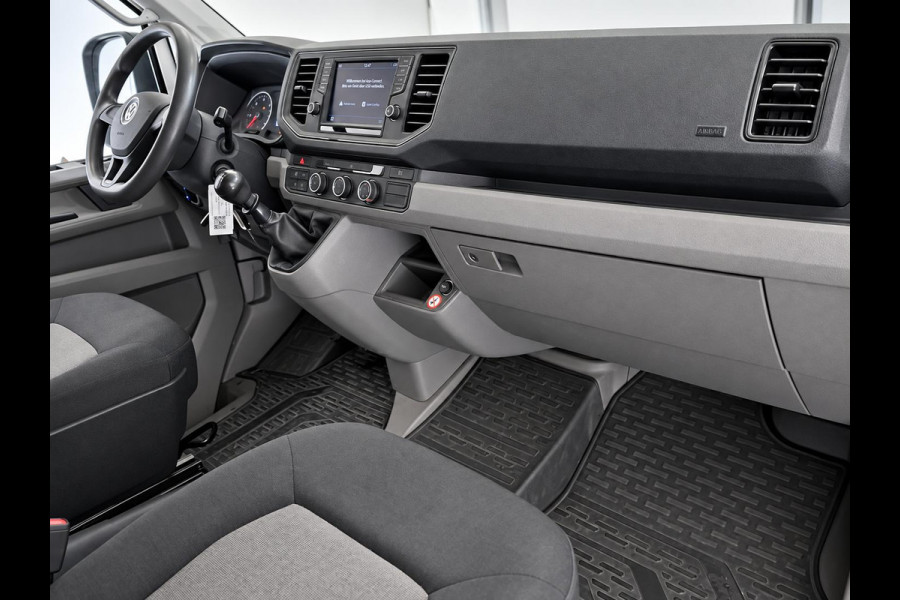 Volkswagen Crafter 35 2.0 TDI L3H3 Trendline RDW 140pk Camera PDC Achter Cruise Control Airco CarPlay Trekhaak 3000kg Bluetooth Composition Media Verwarmbare Voorruit Elek. Spiegels Elek. Ramen Centrale Vergrendeling Comfortstoel