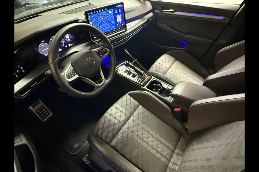 Volkswagen Golf 1.5 eTSI R-Line Edition | Pano | Trekhaak | H&K | Stuur/Stoelverwarming | HUD | Camera | Sfeerverlichting