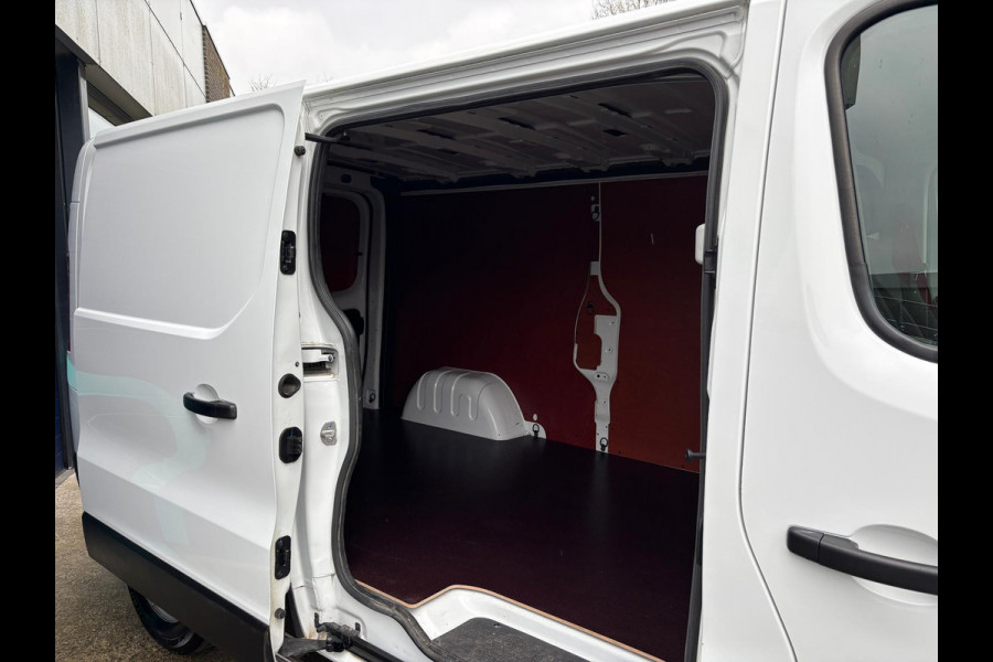 Renault Trafic T30 L2H1 150PK AUTOMAAT RED EDITION LED AIRCO CRUISE CONTROL CAMERA NAVIGATIE CARPLAY TREKHAAK