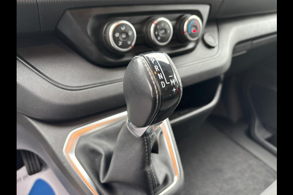 Renault Trafic T30 L2H1 150PK AUTOMAAT RED EDITION LED AIRCO CRUISE CONTROL CAMERA NAVIGATIE CARPLAY TREKHAAK