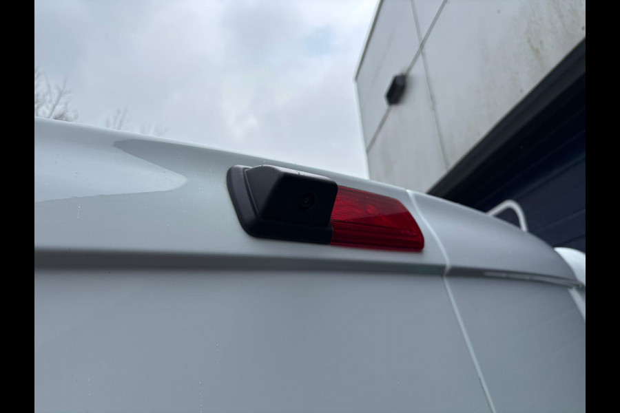 Renault Trafic T30 L2H1 150PK AUTOMAAT RED EDITION LED AIRCO CRUISE CONTROL CAMERA NAVIGATIE CARPLAY TREKHAAK