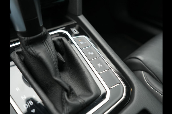 Volkswagen Passat Variant 1.4 TSI PHEV GTE Business 218pk Dealer O.H. | Trekhaak Af Fabriek | Panodak | Head Up | Adaptive Cruise | 360 Camera | Dynaudio | Lederen Sportstoelen Memory & Massage | IQ Light | Stoelen & Stuur Verwarmd | Blis | Keyless | Apple Carplay | Plug In Hybrid |