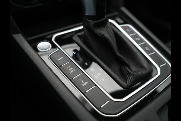 Volkswagen Passat Variant 1.4 TSI PHEV GTE Business 218pk Dealer O.H. | Trekhaak Af Fabriek | Panodak | Head Up | Adaptive Cruise | 360 Camera | Dynaudio | Lederen Sportstoelen Memory & Massage | IQ Light | Stoelen & Stuur Verwarmd | Blis | Keyless | Apple Carplay | Plug In Hybrid |