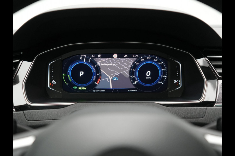 Volkswagen Passat Variant 1.4 TSI PHEV GTE Business 218pk Dealer O.H. | Trekhaak Af Fabriek | Panodak | Head Up | Adaptive Cruise | 360 Camera | Dynaudio | Lederen Sportstoelen Memory & Massage | IQ Light | Stoelen & Stuur Verwarmd | Blis | Keyless | Apple Carplay | Plug In Hybrid |