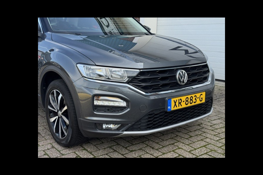 Volkswagen T-Roc 1.0 TSI Style - Trekhaak - CarPlay - LED - Originele Nederlandse auto met NAP - Cruise - Camera