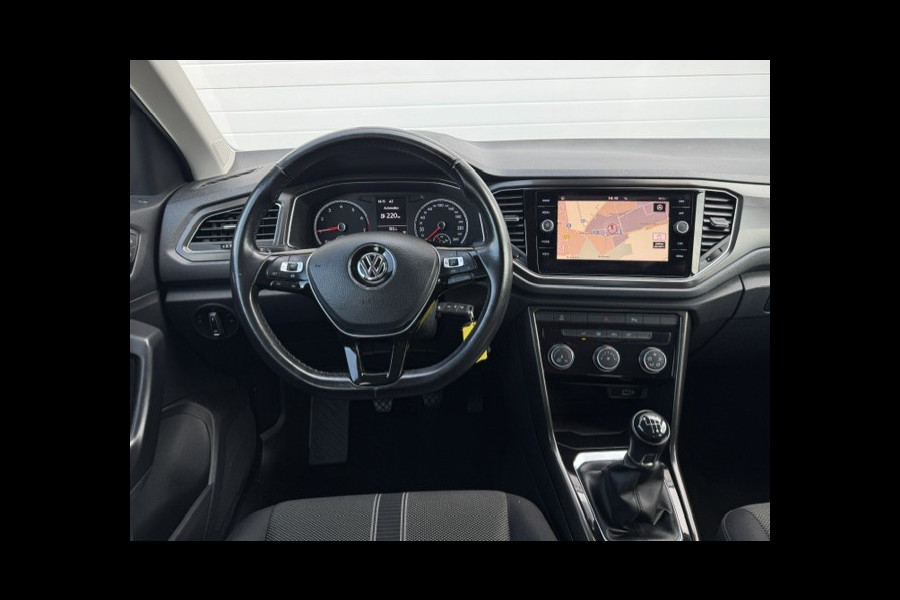 Volkswagen T-Roc 1.0 TSI Style - Trekhaak - CarPlay - LED - Originele Nederlandse auto met NAP - Cruise - Camera