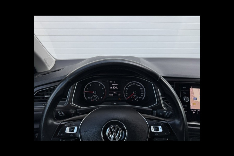 Volkswagen T-Roc 1.0 TSI Style - Trekhaak - CarPlay - LED - Originele Nederlandse auto met NAP - Cruise - Camera