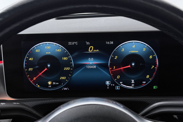 Mercedes-Benz CLA-Klasse Shooting Brake 200 Premium Plus (PANORAMADAK, SFEERVERLICHTING, HEAD-UP, CAMERA, ELEKT. STOELEN)