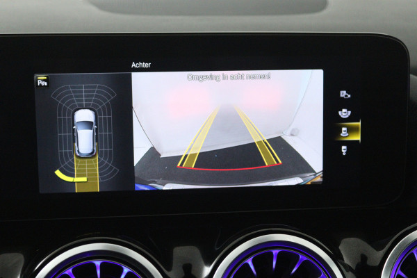 Mercedes-Benz GLA 250 e AMG Line (SFEERVERLICHTING, CAMERA, STOELVERWARMING, LED, 1e EIGENAAR)