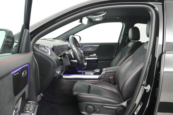 Mercedes-Benz GLA 250 e AMG Line (SFEERVERLICHTING, CAMERA, STOELVERWARMING, LED, 1e EIGENAAR)