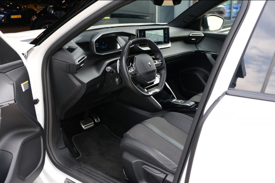 Peugeot 2008 1.2 PureTech GT *PANORAMADAK/STOELVERWARMING* Afn. Trekhaak/Apple Carplay/Navi/Camera VOL