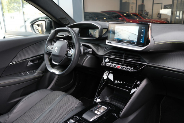 Peugeot 2008 1.2 PureTech GT *PANORAMADAK/STOELVERWARMING* Afn. Trekhaak/Apple Carplay/Navi/Camera VOL