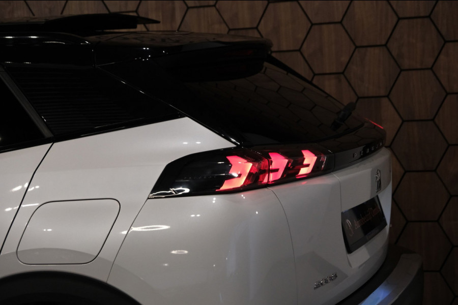 Peugeot 2008 1.2 PureTech GT *PANORAMADAK/STOELVERWARMING* Afn. Trekhaak/Apple Carplay/Navi/Camera VOL