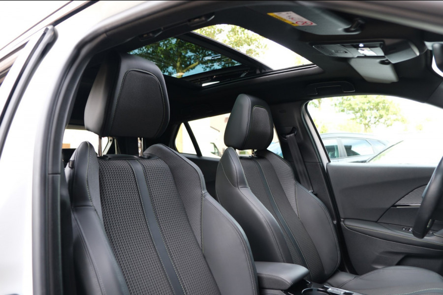 Peugeot 2008 1.2 PureTech GT *PANORAMADAK/STOELVERWARMING* Afn. Trekhaak/Apple Carplay/Navi/Camera VOL