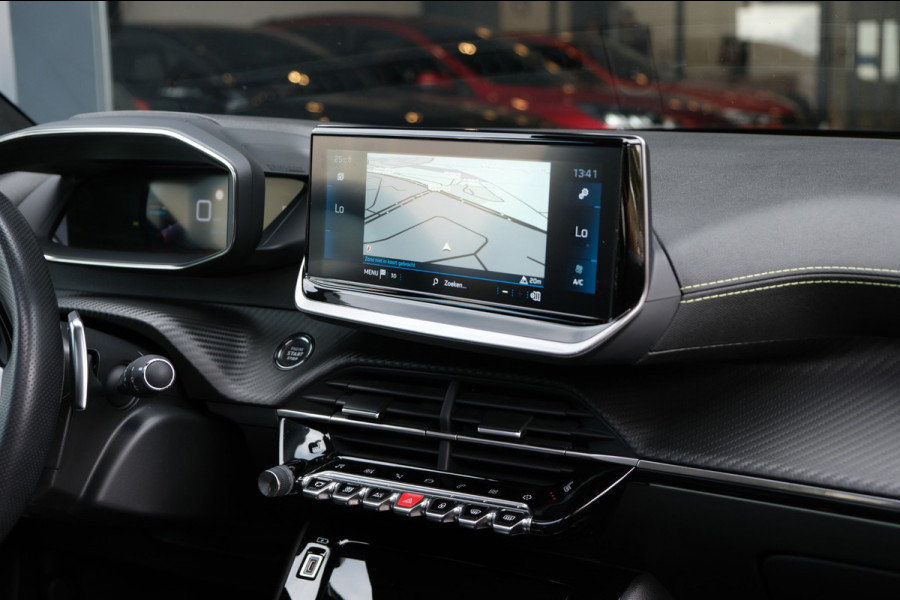 Peugeot 2008 1.2 PureTech GT *PANORAMADAK/STOELVERWARMING* Afn. Trekhaak/Apple Carplay/Navi/Camera VOL