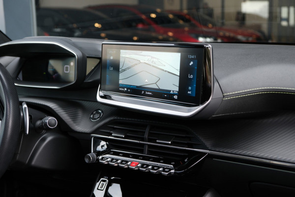 Peugeot 2008 1.2 PureTech GT *PANORAMADAK/STOELVERWARMING* Afn. Trekhaak/Apple Carplay/Navi/Camera VOL