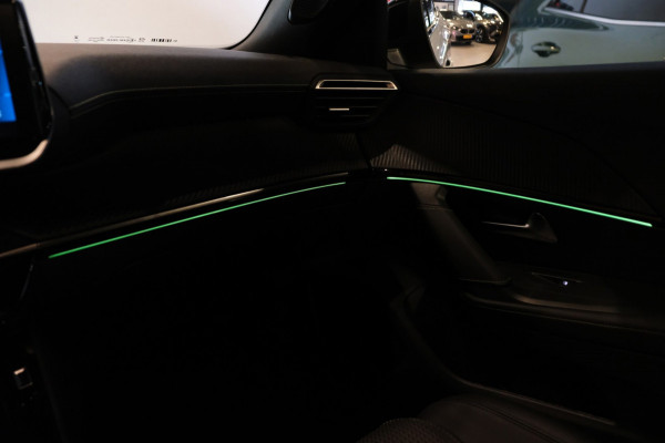 Peugeot 2008 1.2 PureTech GT *PANORAMADAK/STOELVERWARMING* Afn. Trekhaak/Apple Carplay/Navi/Camera VOL
