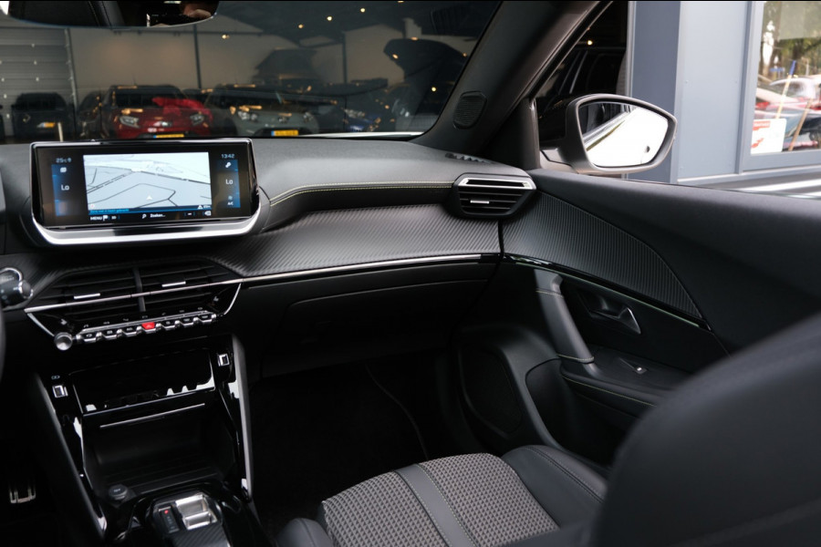 Peugeot 2008 1.2 PureTech GT *PANORAMADAK/STOELVERWARMING* Afn. Trekhaak/Apple Carplay/Navi/Camera VOL
