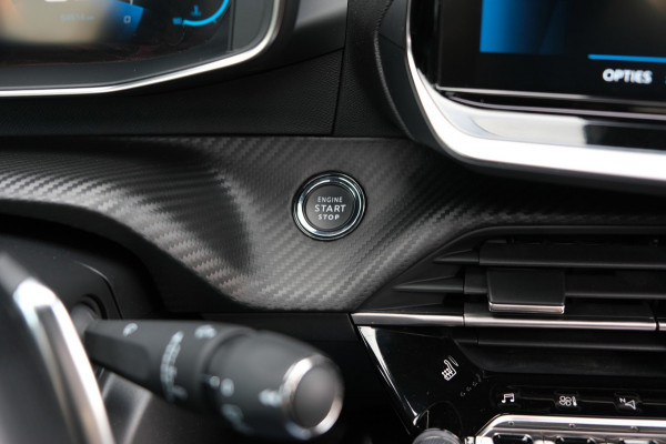 Peugeot 2008 1.2 PureTech GT *PANORAMADAK/STOELVERWARMING* Afn. Trekhaak/Apple Carplay/Navi/Camera VOL