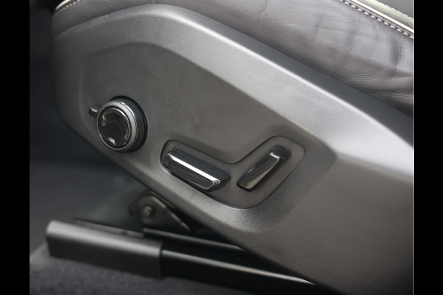 Volvo XC60 T8 AWD Polestar Engineered | Pano - Bowers & Wilkins - HUD