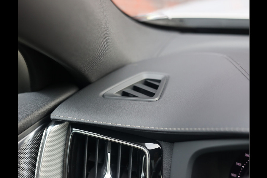 Volvo XC60 T8 AWD Polestar Engineered | Pano - Bowers & Wilkins - HUD