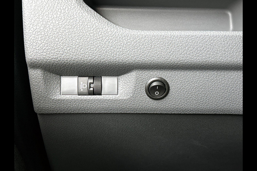 Opel Vivaro 145pk Automaat L3H1 Dubbele cabine Navigatie Camera Trekhaak Apple carplay Parkeersensoren Cruise control