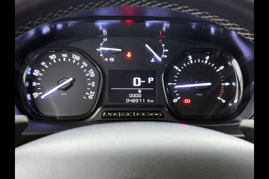 Opel Vivaro 145pk Automaat L3H1 Dubbele cabine Navigatie Camera Trekhaak Apple carplay Parkeersensoren Cruise control