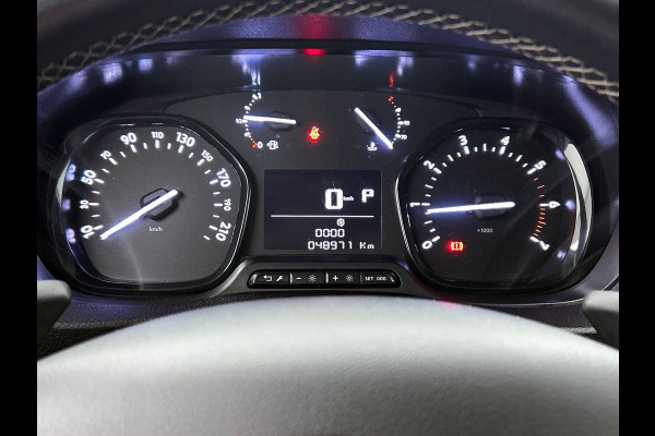 Opel Vivaro 145pk Automaat L3H1 Dubbele cabine Navigatie Camera Trekhaak Apple carplay Parkeersensoren Cruise control